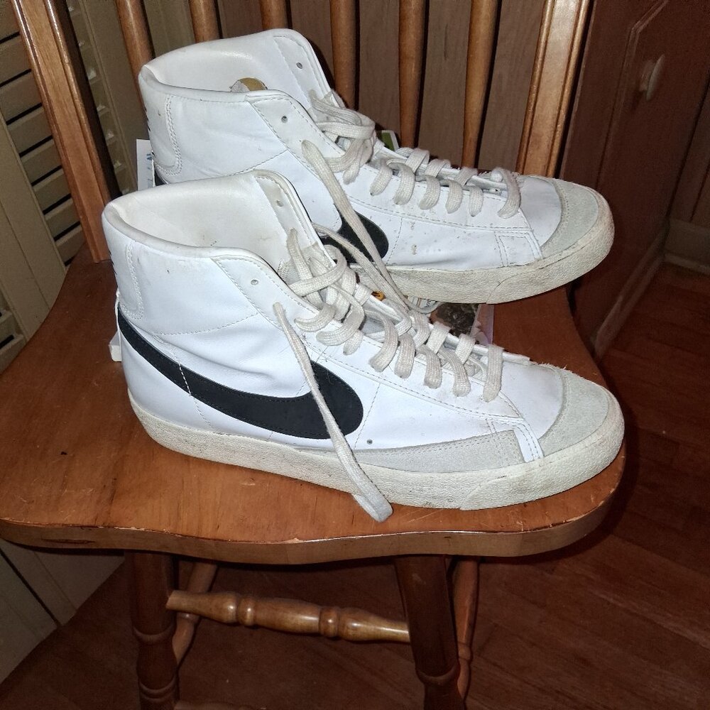Vintage Nike mid level  '77